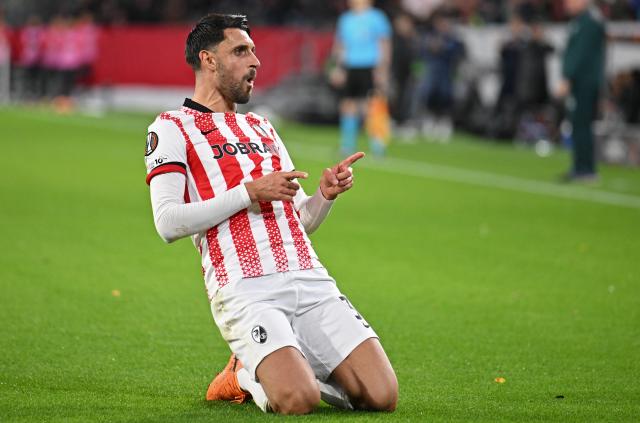 23 October 2025, Baden-Württemberg, Freiburg im Breisgau: Freiburg's Vincenzo Grifo celebrates scoring his side's second goal during the UEFA Europa League soccer match between SC Freiburg and FC Utrect at Europa-Park stadium. Photo: Harry Langer/dpa