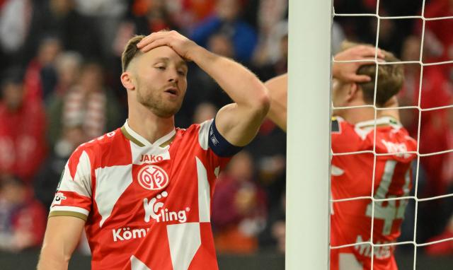 23 October 2025, Rhineland-Palatinate, Mainz: FSV Mainz's Silvan Widmer reacts after a missed chance during the UEFA Europa Conference League match between FSV Mainz 05 and Zrinjski Mostar at Mewa Arena. Photo: Torsten Silz/dpa