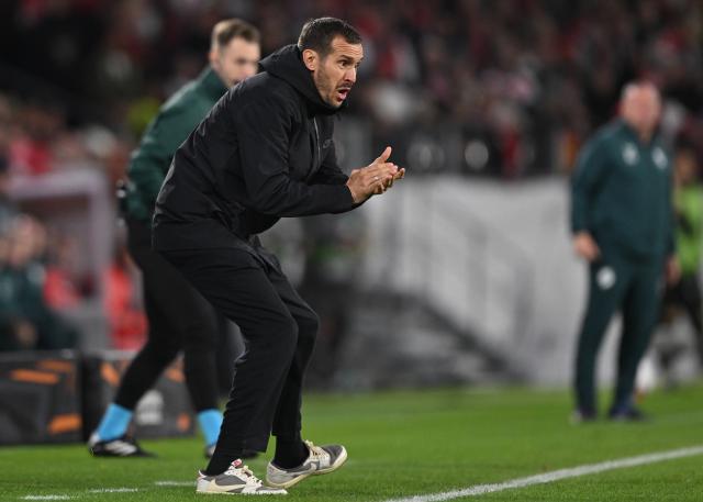 23 October 2025, Baden-Württemberg, Freiburg im Breisgau: Freiburg coach Julian Schuster gestures during the UEFA Europa League soccer match between SC Freiburg and FC Utrect at Europa-Park stadium. Photo: Harry Langer/dpa