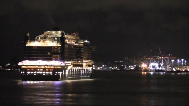 24 October 2025, Hamburg: The cruise ship 'Aidaperla' sails along the Elbe River towards the port of Hamburg. Photo: Andre Hellwig/Nord-West-Media TV/dpa