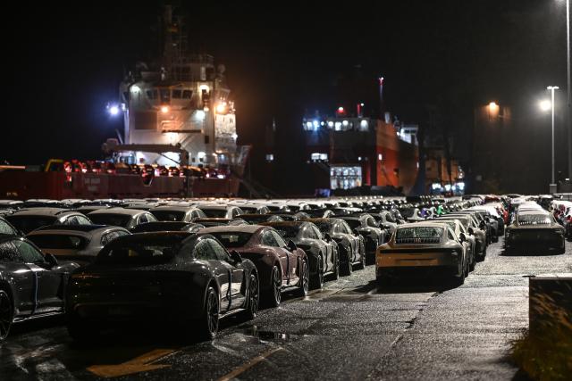 24 October 2025, Lower Saxony, Emden: Car loading at the port is stopped due to strong winds, as storm 'Joshua' passes over Germany as an autumn storm. Photo: Lars Penning/dpa