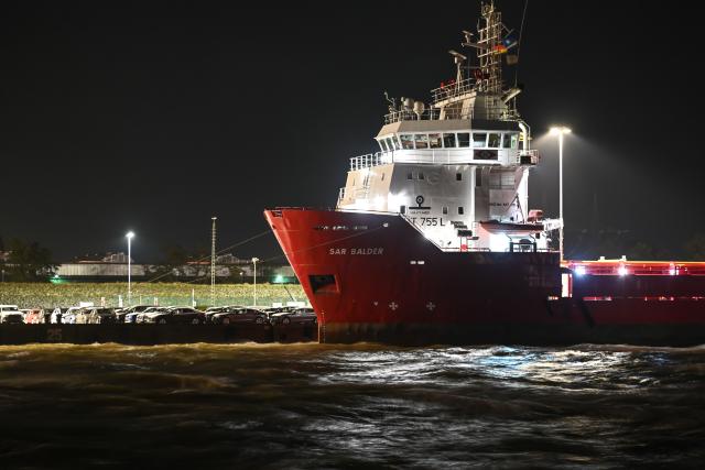 24 October 2025, Lower Saxony, Emden: The SAR Balder seeks shelter from the storm in the port of Emden, as storm depression 'Joshua' passes over Germany as an autumn storm. Photo: Lars Penning/dpa
