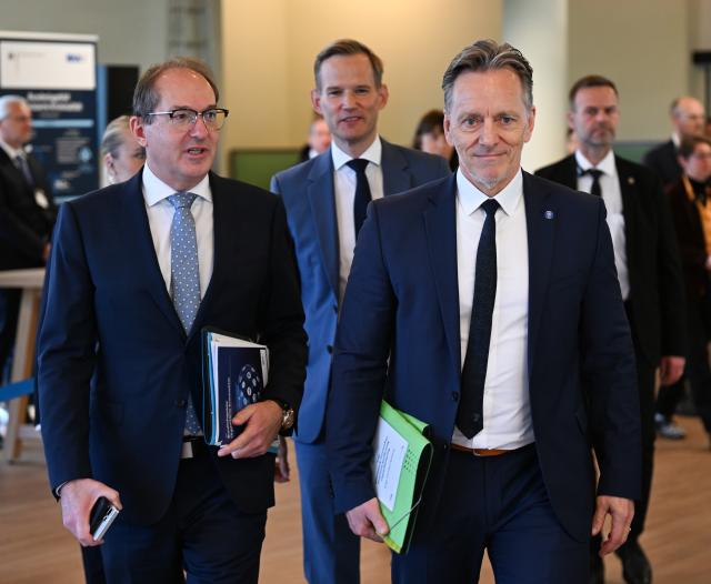 24 October 2025, Hesse, Wiesbaden: (L-R) Germany's Interior Minister Alexander Dobrindt, Government Commissioner for Drugs Hendrik Streeck, and Federal Criminal Police Office (BKA) President Holger Muench present the 2024 Federal Situation Reports on Narcotics and Organized Crime during a press conference at the BKA headquarters. Photo: Arne Dedert/dpa