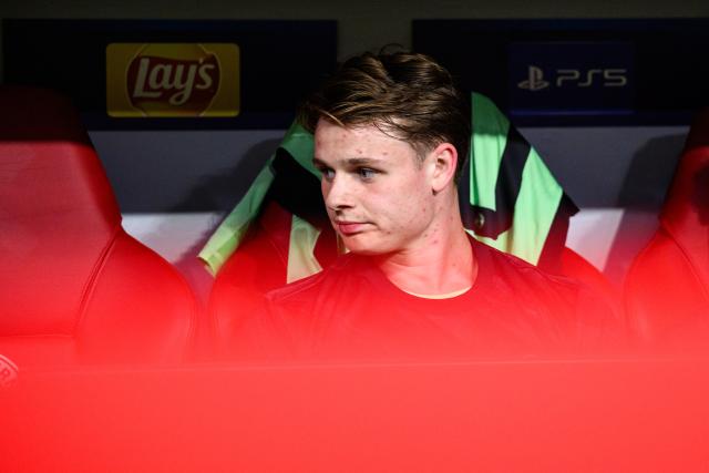 FILED - 17 September 2025, Bavaria, Munich: Bayern Munich goalkeeper Jonas Urbig sits on the substitutes' bench ahead of the UEFA Champions League soccer match between Bayern Munich and Chelsea FC at the Allianz Arena. Photo: Tom Weller/dpa