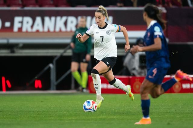 24 October 2025, North Rhine-Westphalia, Duesseldorf: Germany's Giulia Gwinn in action during the UEFA Women's Nations League semi-final, first leg, soccer match between Germany and France at the Merkur Spiel-Arena. Photo: Marius Becker/dpa