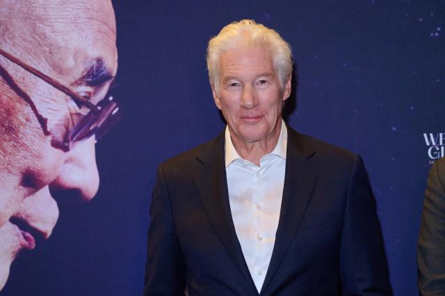 24 October 2025, Berlin: American actor Richard Gere attends the screening of "Wisdom of Happiness" in Berlin. As executive producer of the film and long-time supporter of the Dalai Lama, Gere will be showing his film at the Kulturbrauerei in connection with the presentation of the "Schneeloewe" human rights award. Photo: Annette Riedl/dpa