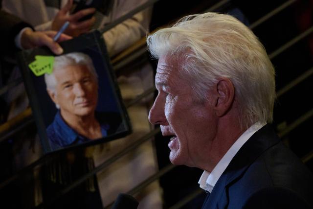 24 October 2025, Berlin: American actor Richard Gere attends the screening of "Wisdom of Happiness" in Berlin. As executive producer of the film and long-time supporter of the Dalai Lama, Gere will be showing his film at the Kulturbrauerei in connection with the presentation of the "Schneeloewe" human rights award. Photo: Annette Riedl/dpa