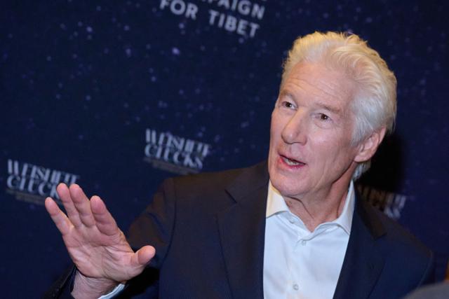 24 October 2025, Berlin: American actor Richard Gere attends the screening of "Wisdom of Happiness" in Berlin. As executive producer of the film and long-time supporter of the Dalai Lama, Gere will be showing his film at the Kulturbrauerei in connection with the presentation of the "Schneeloewe" human rights award. Photo: Annette Riedl/dpa