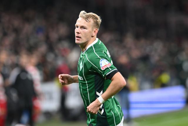 24 October 2025, Bremen: Werder Bremen's Marco Gruell celebrates scoring his side's first goal during the German Bundesliga soccer match between Werder Bremen and 1.FC Union Berlin at Weserstadion. Photo: Carmen Jaspersen/dpa - IMPORTANT NOTICE: DFL and DFB regulations prohibit any use of photographs as image sequences and/or quasi-video.