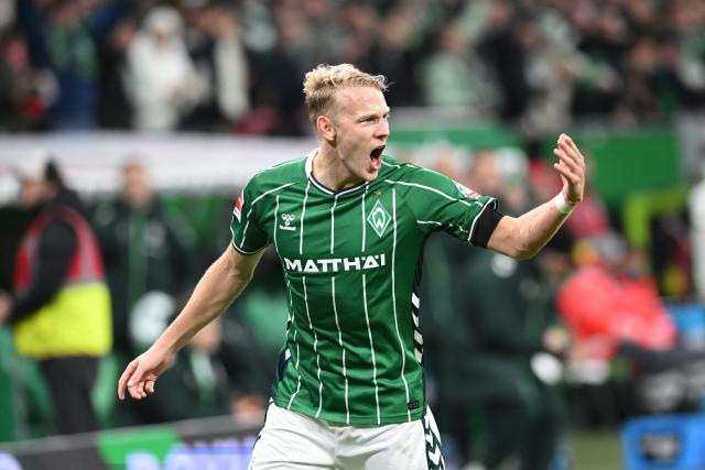 24 October 2025, Bremen: Werder Bremen's Marco Gruell celebrates scoring his side's first goal during the German Bundesliga soccer match between Werder Bremen and 1.FC Union Berlin at Weserstadion. Photo: Carmen Jaspersen/dpa - IMPORTANT NOTICE: DFL and DFB regulations prohibit any use of photographs as image sequences and/or quasi-video.