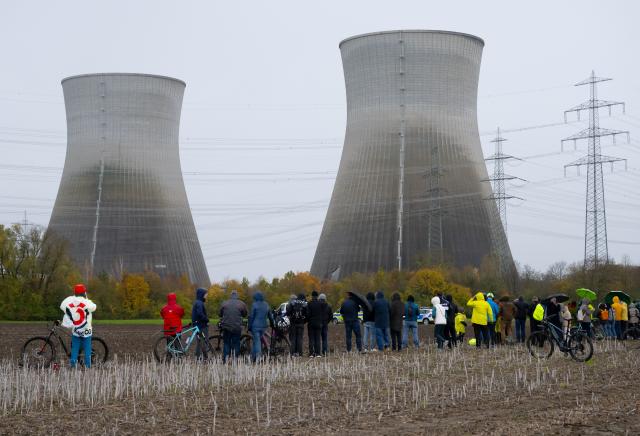 25 October 2025, Bavaria, Gundremmingen: View of the former Gundremmingen nuclear power plant. The two approximately 160-metre-high cooling towers of the nuclear power plant, which was shut down almost four years ago, were to be blown up today. Photo: Sven Hoppe/dpa