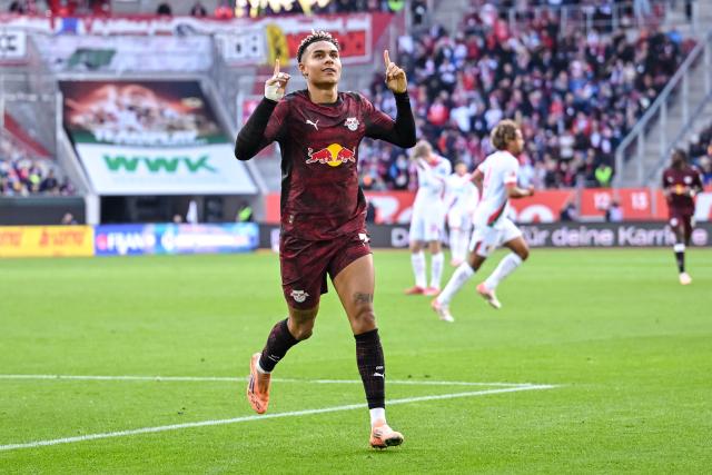 25 October 2025, Bavaria, Augsburg: Leipzig's Antonio Nusa celebrates scoring his side's third goal during the German Bundesliga soccer match between FC Augsburg and RB Leipzig at the WWK-Arena. Photo: Harry Langer/dpa - IMPORTANT NOTICE: DFL and DFB regulations prohibit any use of photographs as image sequences and/or quasi-video.