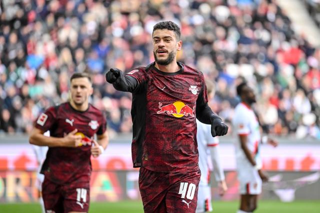 25 October 2025, Bavaria, Augsburg: Leipzig's Romulo Cardoso celebrates scoring his side's second goal during the German Bundesliga soccer match between FC Augsburg and RB Leipzig at the WWK-Arena. Photo: Harry Langer/dpa - IMPORTANT NOTICE: DFL and DFB regulations prohibit any use of photographs as image sequences and/or quasi-video.