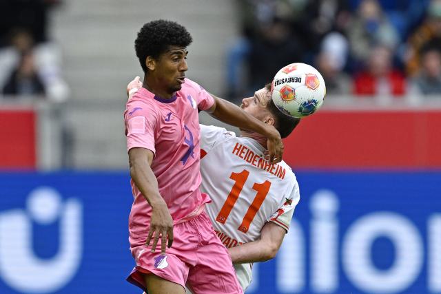 25 October 2025, Sinsheim: Hoffenheim's Bernardo (L) and Heidenheim's Budu Zivzivadze battle for the ball during the German Bundesliga soccer match between TSG 1899 Hoffenheim and 1. FC Heidenheim at the PreZero Arena. Photo: Uwe Anspach/dpa - IMPORTANT NOTICE: DFL and DFB regulations prohibit any use of photographs as image sequences and/or quasi-video.