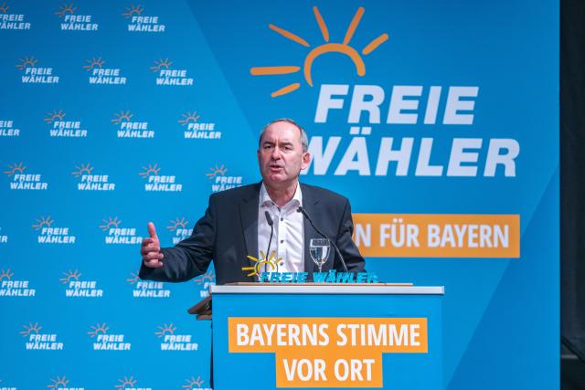 25 October 2025, Bavaria, Straubing: Hubert Aiwanger, Chairman of the Free Voters, speaks during the Free Voters' state assembly at the Joseph-von-Fraunhofer-Halle. Photo: Armin Weigel/dpa