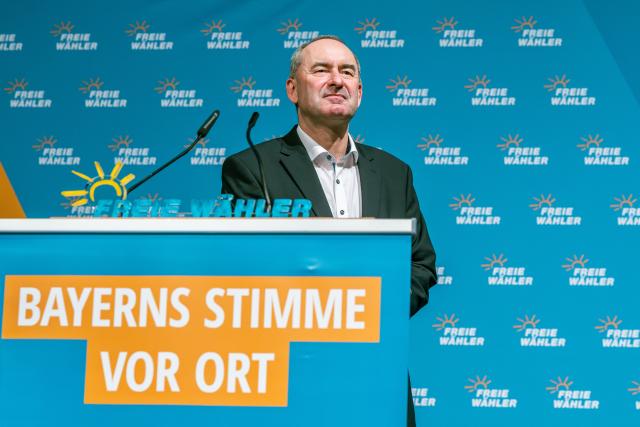 25 October 2025, Bavaria, Straubing: Hubert Aiwanger, Chairman of the Free Voters, stands on stage after his re-election during the Free Voters' state assembly at the Joseph-von-Fraunhofer-Halle. Photo: Armin Weigel/dpa