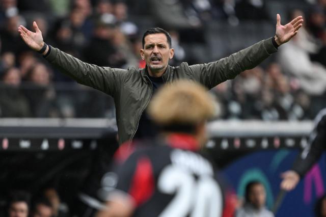 25 October 2025, North Rhine-Westphalia, Moenchengladbach: Eintracht Frankfurt coach Coach Dino Toppmoeller reacts during the German Bundesliga soccer match between Borussia Moenchengladbach and Bayern Munich at Borussia Park stadium. Photo: Arne Dedert/dpa - IMPORTANT NOTICE: DFL and DFB regulations prohibit any use of photographs as image sequences and/or quasi-video.
