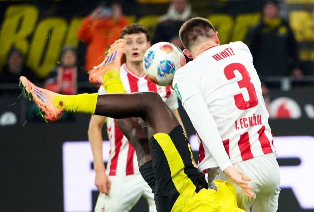 25 October 2025, North Rhine-Westphalia, Dortmund: Borussia Dortmund's Serhou Guirassy and Cologne's Dominique Heintz in action during the German Bundesliga soccer match between Borussia Dortmund and 1. FC Cologne at the Signal Iduna Park. Photo: Bernd Thissen/dpa - IMPORTANT NOTICE: DFL and DFB regulations prohibit any use of photographs as image sequences and/or quasi-video.