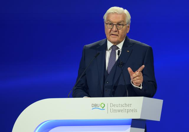 26 October 2025, Saxony, Chemnitz: German President Frank-Walter Steinmeier gives the speech at the presentation of the German Environmental Award. This year's award, which is endowed with half a million euros, is shared by a Swiss climate researcher and the steel galvanizing company Zinq from North Rhine-Westphalia for its resource-saving galvanizing process. Photo: Hendrik Schmidt/dpa