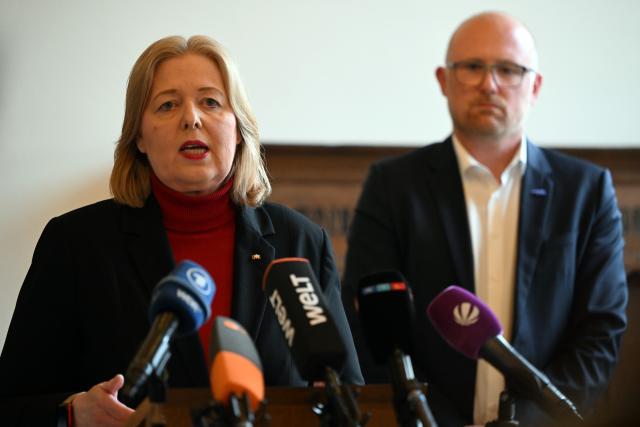 27 October 2025, North Rhine-Westphalia, Duisburg: Baerbel Bas, Federal Minister of Labor and Social Affairs, answers questions during a press conference; Soeren Link, Mayor of Duisburg, listens in the background. After the specialist conference "Challenges and solutions in connection with immigration from EU countries", Bas outlined possible solutions. Photo: Federico Gambarini/dpa