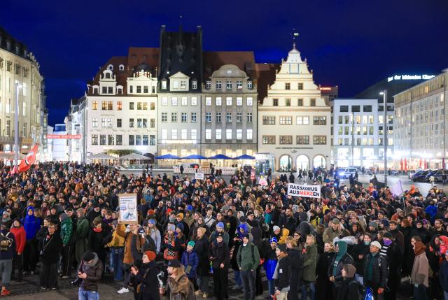 27 October 2025, Saxony, Leipzig: People stand on the market square during a demonstration entitled "The cityscape remains colorful" against statements by German Chancellor Friedrich Merz on the "cityscape" and migration. Photo: Jan Woitas/dpa