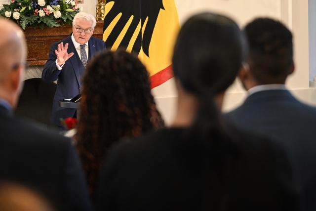 28 October 2025, Berlin: German President Frank-Walter Steinmeier speaks at a reception for the scholarship holders of "Afrika kommt!" (Africa is coming), an initiative of German industry for young leaders from Africa. Photo: Britta Pedersen/dpa
