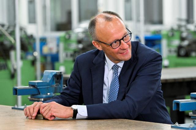 28 October 2025, Saxony, Dresden: German Chancellor Friedrich Merz visits the training center of the Chamber of Skilled Crafts. Photo: Matthias Rietschel/Reuters/Pool/dpa