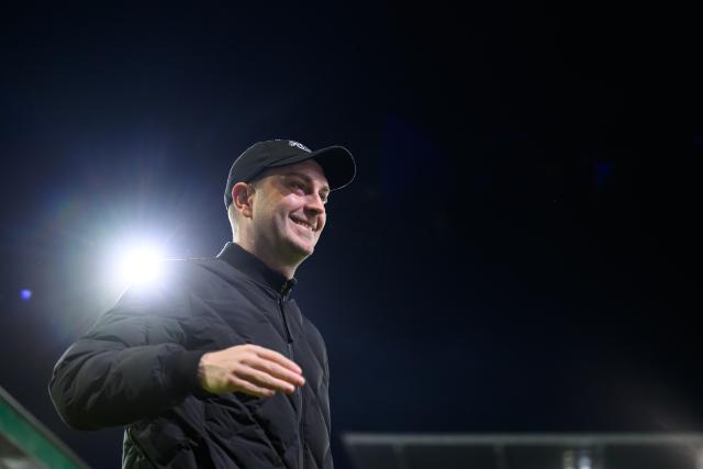 28 October 2025, Brandenburg, Cottbus: RB Leipzig coach Ole Werner arrives for the German DFB Cup 2nd round soccer match between FC Energie Cottbus and RB Leipzig at Stadion der Freundschaft. Photo: Robert Michael/dpa - WICHTIGER HINWEIS: Gemäß den Vorgaben der DFL Deutsche Fußball Liga bzw. des DFB Deutscher Fußball-Bund ist es untersagt, in dem Stadion und/oder vom Spiel angefertigte Fotoaufnahmen in Form von Sequenzbildern und/oder videoähnlichen Fotostrecken zu verwerten bzw. verwerten zu lassen.
