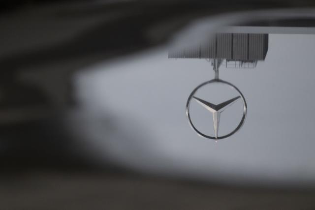 FILED - 29 July 2025, Baden-Württemberg, Stuttgart: The Mercedes star is reflected in a puddle near the Untertürkheim plant. Photo: Marijan Murat/dpa