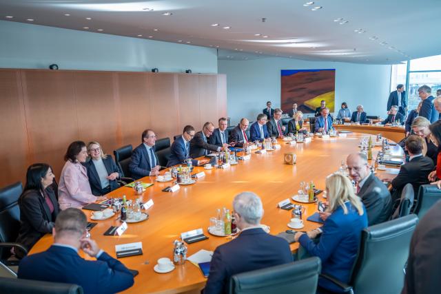 29 October 2025, Berlin: The German Cabinet, chaired by Federal Chancellor Friedrich Merz (C), convenes for a meeting in the Federal Chancellery. Photo: Michael Kappeler/dpa
