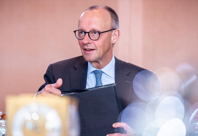 29 October 2025, Berlin: German Chancellor Friedrich Merz speaks at the start of the Federal Cabinet meeting in the Federal Chancellery. Photo: Michael Kappeler/dpa