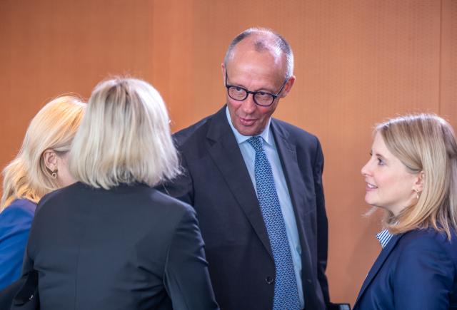 29 October 2025, Berlin: German Chancellor Friedrich Merz speaks with Nina Warken (L-R), German Minister of Health, Christiane Schenderlein, Minister of State for Sport and Volunteering and Verena Hubertz, German Minister of Housing, Urban Development and Construction before the start of the Federal Cabinet meeting in the Federal Chancellery. Photo: Michael Kappeler/dpa