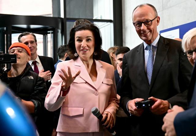 29 October 2025, Berlin: Dorothee Baer (2nd R), German Minister for Research, Technology and Aerospace, and Chancellor Friedrich Merz (R) inspect the humanoid robot "Ameca", designed for the care sector, at the presentation of the so-called "Hightech Agenda Germany - Debate, Conference, Networking" on the EUREF-Campus. Photo: Tobias Schwarz/POOL AFP/dpa