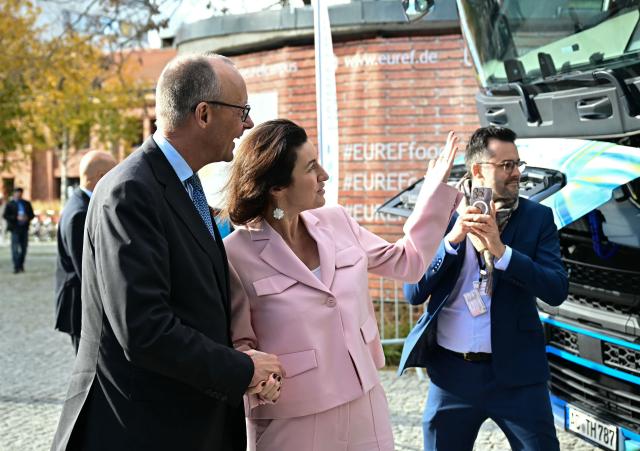 29 October 2025, Berlin: Dorothee Baer, German Minister for Research, Technology and Aerospace, and Chancellor Friedrich Merz arrive at the presentation of the so-called "Hightech Agenda Germany - Debate, Conference, Networking" on the EUREF-Campus. Photo: Tobias Schwarz/POOL AFP/dpa