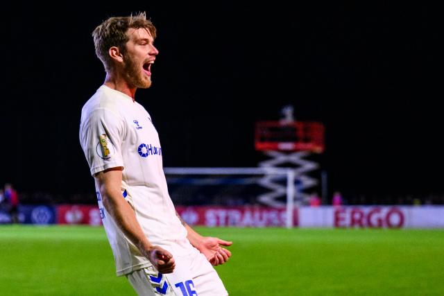 29 October 2025, Bavaria, Illertissen: Magdeburg's Marcus Mathisen celebrates after scoring his side's second goal of the game during the German DFB Cup 2nd round soccer match between FV Illertissen and 1. FC Magdeburg at Voehlin Stadium. Photo: Tom Weller/dpa - WICHTIGER HINWEIS: Gemäß den Vorgaben der DFL Deutsche Fußball Liga bzw. des DFB Deutscher Fußball-Bund ist es untersagt, in dem Stadion und/oder vom Spiel angefertigte Fotoaufnahmen in Form von Sequenzbildern und/oder videoähnlichen Fotostrecken zu verwerten bzw. verwerten zu lassen.