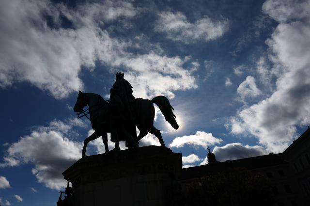 30 October 2025, Bavaria, Munich: An equestrian statue of King Ludwig I stands in front of a white-blue sky. Photo: Karl-Josef Hildenbrand/dpa