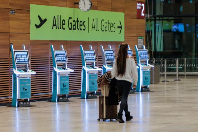 31 October 2025, Brandenburg, Schoenefeld: A passenger walks inside a building at BER airport. The capital's BER airport was closed for around two hours this evening due to the sighting of a drone. A spokesperson for the airport told dpa. According to the statement, flight operations were suspended between 8.08 pm and 9.58 pm. A number of flights were diverted. Photo: Carsten Koall/dpa