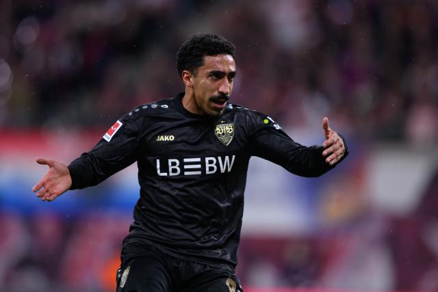 01 November 2025, Saxony, Leipzig: Stuttgart's Tiago Tomas celebrates scoring his side's first goal during the German Bundesliga soccer match between RB Leipzig and VfB Stuttgart at Red Bull Arena. Photo: Hendrik Schmidt/dpa - WICHTIGER HINWEIS: Gemäß den Vorgaben der DFL Deutsche Fußball Liga bzw. des DFB Deutscher Fußball-Bund ist es untersagt, in dem Stadion und/oder vom Spiel angefertigte Fotoaufnahmen in Form von Sequenzbildern und/oder videoähnlichen Fotostrecken zu verwerten bzw. verwerten zu lassen.