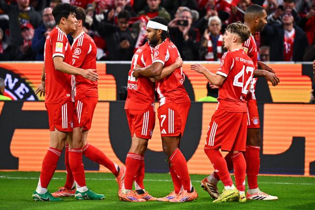 01 November 2025, Bavaria, Munich: Bayern Munich's Serge Gnabry (3rd R) celebrates scoring his side's first goal with teammates during the German Bundesliga soccer match between FC Bayern Munich and Bayer Leverkusen at Allianz Arena. Photo: Tom Weller/dpa - IMPORTANT NOTICE: DFL and DFB regulations prohibit any use of photographs as image sequences and/or quasi-video.