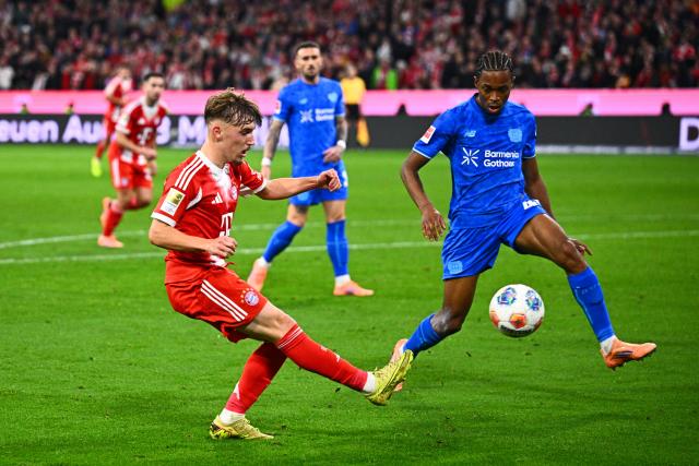01 November 2025, Bavaria, Munich: Bayern Munich's Lennart Karl (L) and Bayer Leverkusen's Jeanuel Belocian battle for the ball during the German Bundesliga soccer match between FC Bayern Munich and Bayer Leverkusen at Allianz Arena. Photo: Tom Weller/dpa - IMPORTANT NOTICE: DFL and DFB regulations prohibit any use of photographs as image sequences and/or quasi-video.