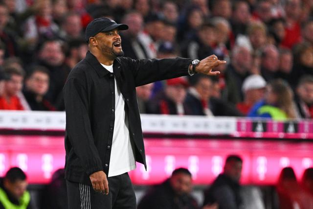 01 November 2025, Bavaria, Munich: Bayern Munich coach Vincent Kompany gestures on the touchline during the German Bundesliga soccer match between FC Bayern Munich and Bayer Leverkusen at Allianz Arena. Photo: Tom Weller/dpa - IMPORTANT NOTICE: DFL and DFB regulations prohibit any use of photographs as image sequences and/or quasi-video.