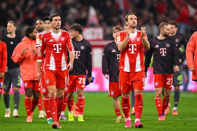 01 November 2025, Bavaria, Munich: Bayern Munich's Leon Goretzka (L) and Harry Kane celebrate after the German Bundesliga soccer match between FC Bayern Munich and Bayer Leverkusen at Allianz Arena. Photo: Tom Weller/dpa - IMPORTANT NOTICE: DFL and DFB regulations prohibit any use of photographs as image sequences and/or quasi-video.