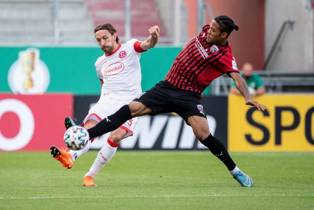 FILED - 12 September 2020, Bavaria, Ingolstadt: Duesseldorf's Adam Bodzek (L) and then Inglostadt's Justin Butler battle for the ball during the German DFB Cup soccer match between FC Inglostadt 04 and Fortuna Duesseldorf at the Audi Sportpark. Photo: Matthias Balk/dpa