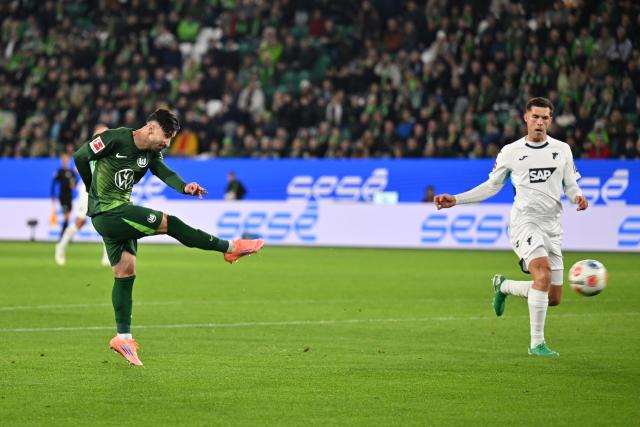 02 November 2025, Lower Saxony, Wolfsburg: Wolfsburg's Mohamed Amoura scores his side's second goal during the German Bundesliga soccer match between VfL Wolfsburg and TSG Hoffenheim at the Volkswagen Arena. Photo: Swen Pförtner/dpa - IMPORTANT NOTICE: DFL and DFB regulations prohibit any use of photographs as image sequences and/or quasi-video.