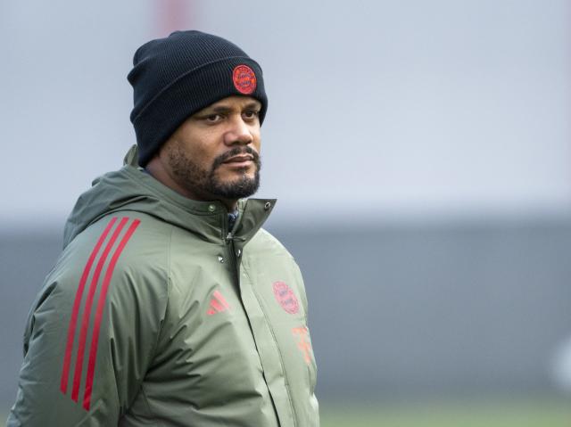 03 November 2025, Bavaria, Munich: Bayern Munich Coach Vincent Kompany leads the team's final training session Saebener Strasse ahead of the UEFA Champions League soccer match between Paris St. Germani and Bayern Munich. Photo: Peter Kneffel/dpa