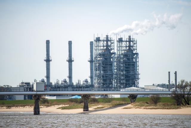 FILED - 12 April 2022, Lower Saxony, Stade: The area in front of the Stade Industrial Park is part of the future port expansion for the planned import terminal for liquefied natural gas. Oil and gas companies are still on an expansion course despite worsening climate change, an updated database from the German research organization Urgewald showed on Tuesday. Photo: Sina Schuldt/dpa