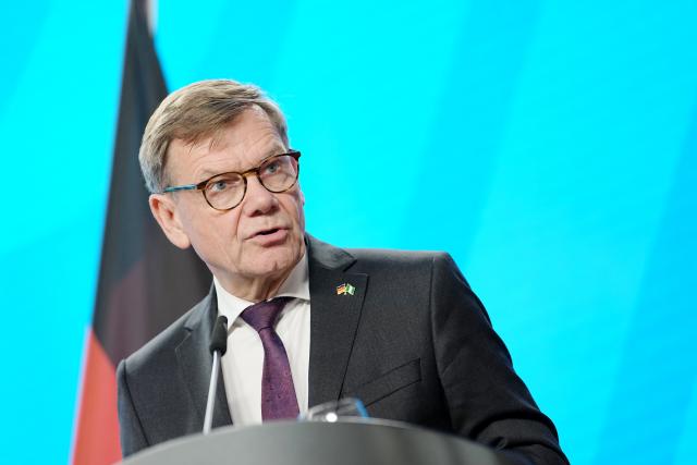 04 November 2025, Berlin: German Foreign Minister Johann Wadephul speaks during a press conference on the sidelines of the plenary session of the Binational German-Nigerian Commission. Photo: Kay Nietfeld/dpa