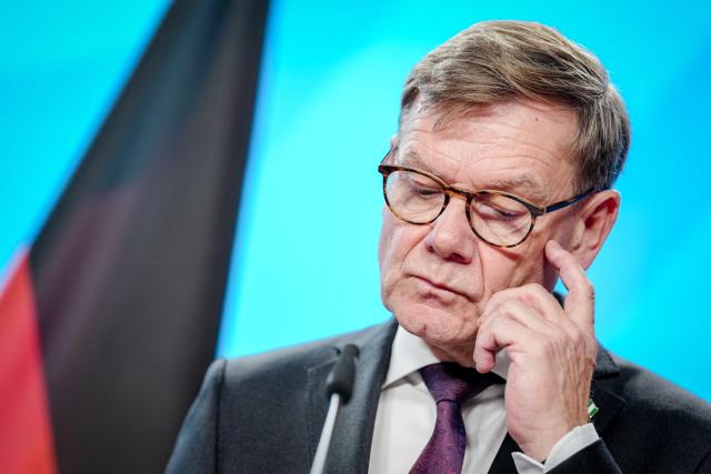 04 November 2025, Berlin: German Foreign Minister Johann Wadephul speaks during a press conference on the sidelines of the plenary session of the Binational German-Nigerian Commission. Photo: Kay Nietfeld/dpa