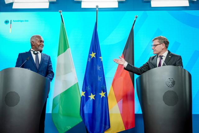 04 November 2025, Berlin: German Foreign Minister Johann Wadephul (R) and his Nigerian counterpart Yusuf Tuggar give a press conference during the plenary session of the Binational German-Nigerian Commission. Photo: Kay Nietfeld/dpa