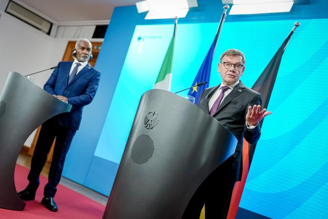 04 November 2025, Berlin: German Foreign Minister Johann Wadephul (R) and his Nigerian counterpart Yusuf Tuggar give a press conference during the plenary session of the Binational German-Nigerian Commission. Photo: Kay Nietfeld/dpa